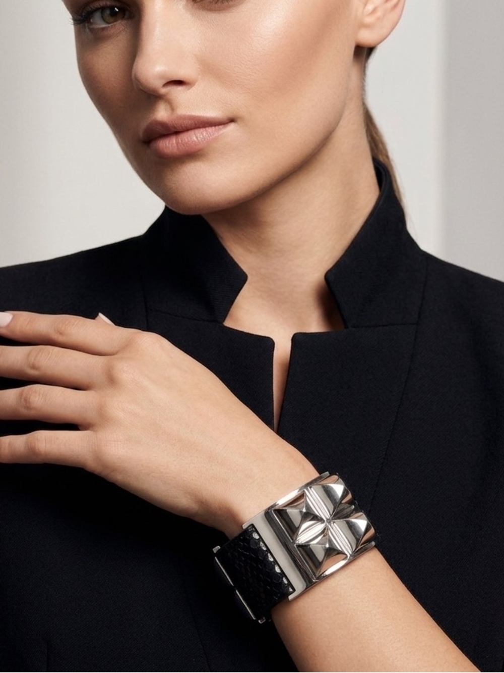 Michael Kors-Silver Pyramid Stud Mesh Bracelet - Black